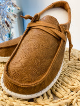 Load image into Gallery viewer, Patsy Tooled Shoes